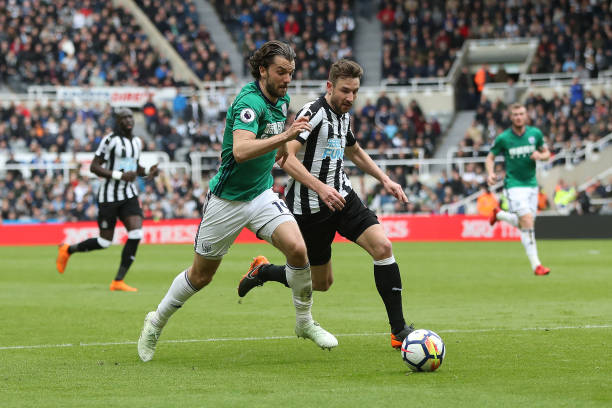 西媒:阿拉巴想要继续留在皇马,俱乐部也不会强迫他离队.